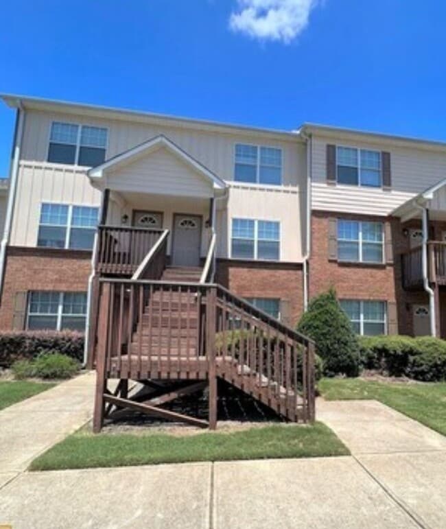 Photo - Awesome 2br 2ba downstairs apartment in The Grove!