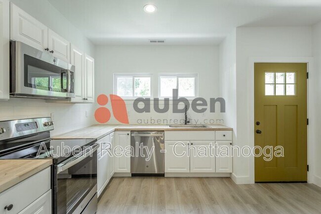 Photo - 1813 E 4th St