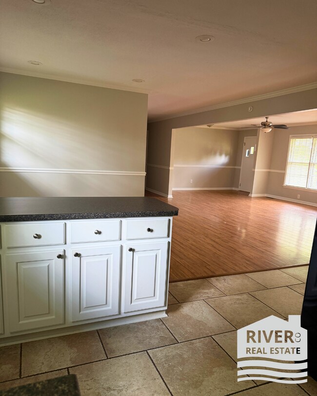 Photo - 2370 Roberts Ln