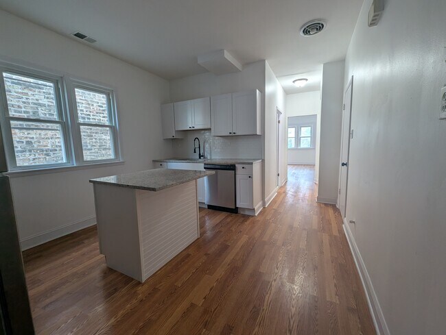 Photo - 1520 W Melrose St Unit 2F