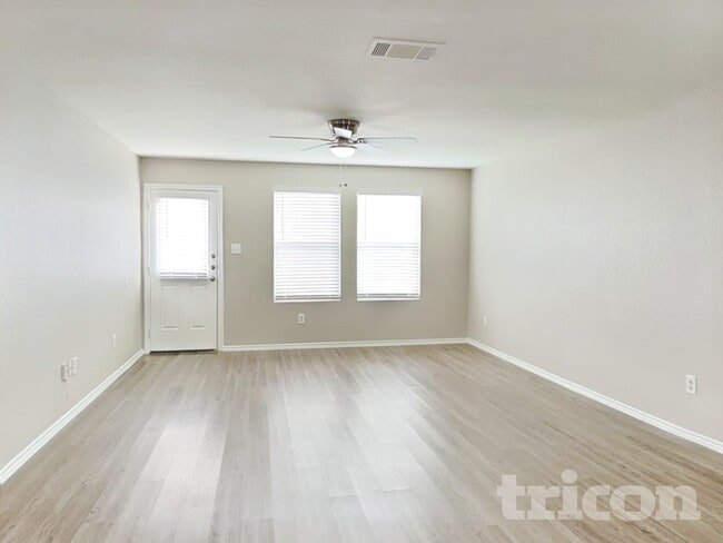 Photo - 5118 Everett Loop