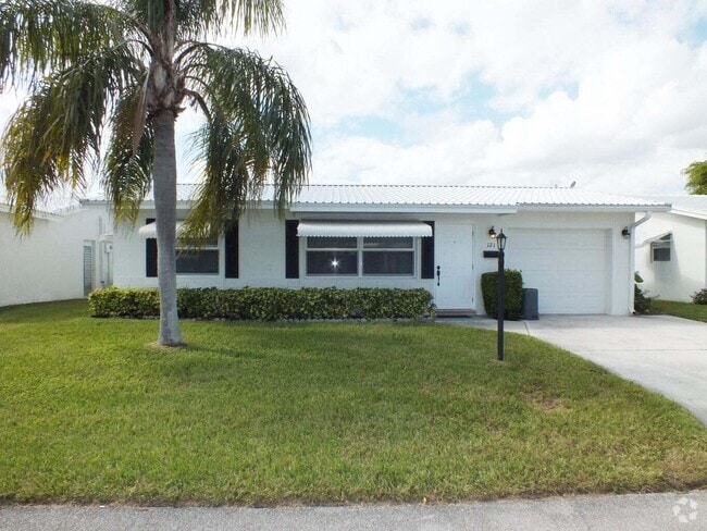 Building Photo - 121 SW 8th Ct Rental