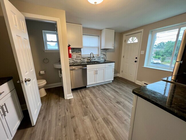 Photo - Beautiful 4-Bedroom/1.5-Bathroom Apartment...