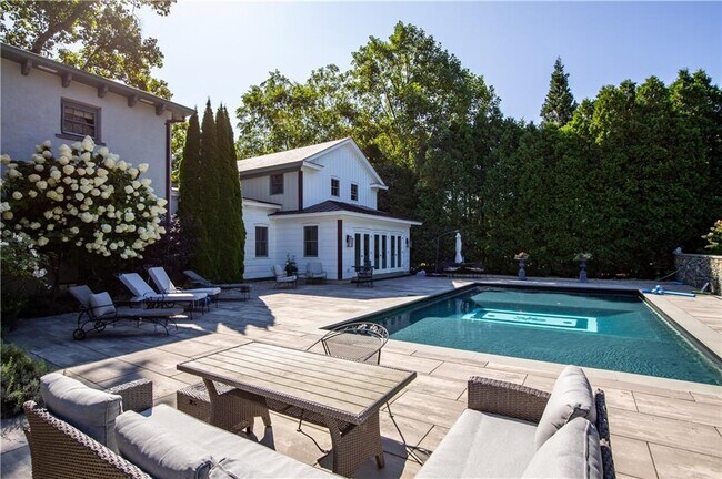 Photo - 443 Bellevue Ave