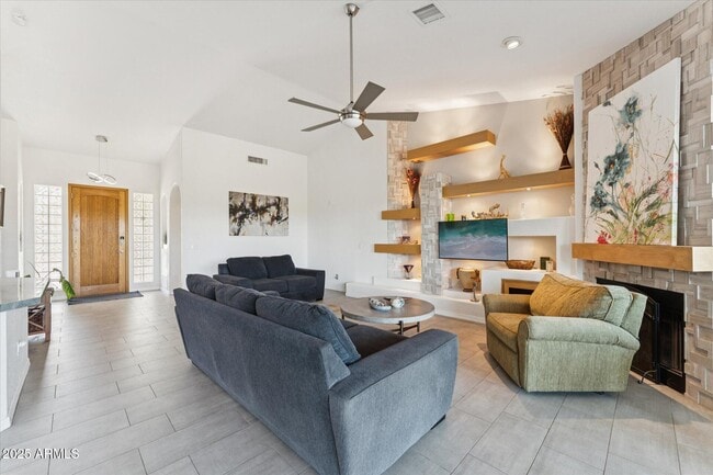 Photo - 11023 N Walsh Dr
