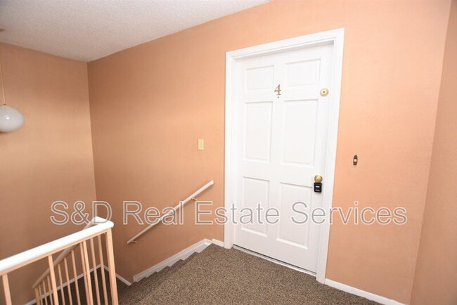 Building Photo - 1920 E Edgewood Dr Unit (S4)