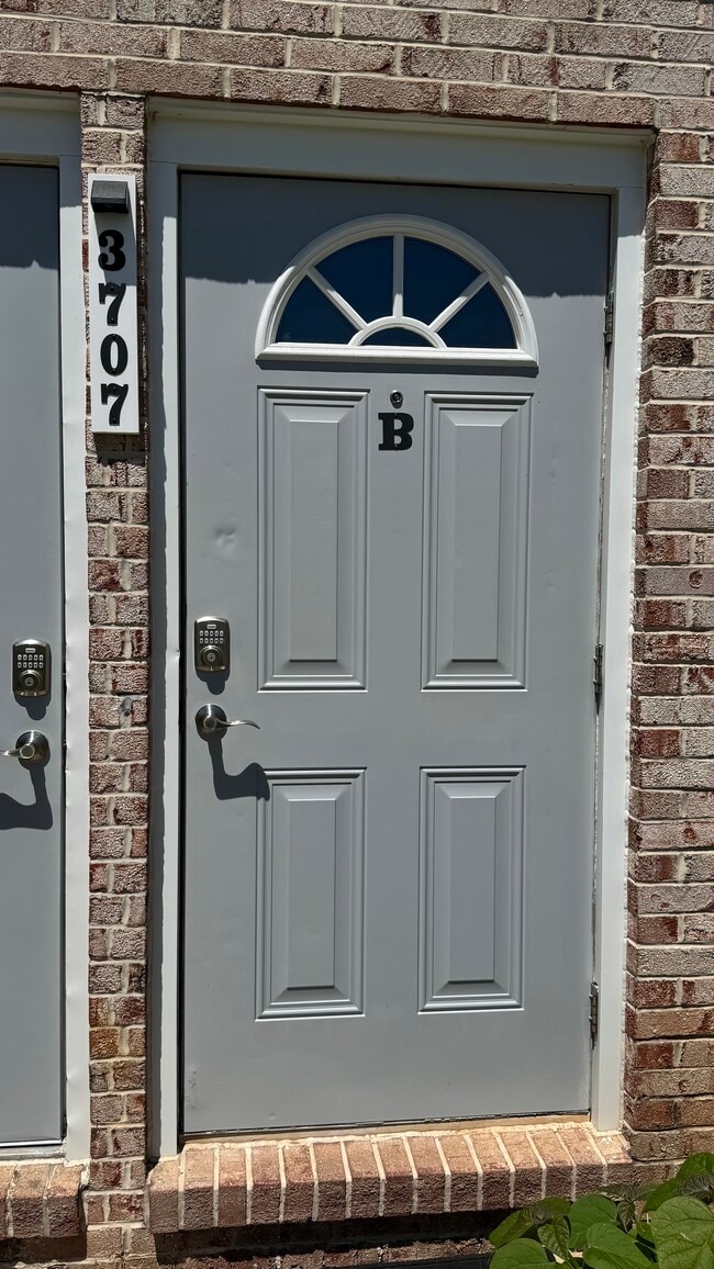 Building Photo - 3707 Tiffany Dr
