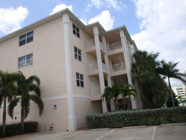 Building Photo - 268 Lewis Cir Unit 121