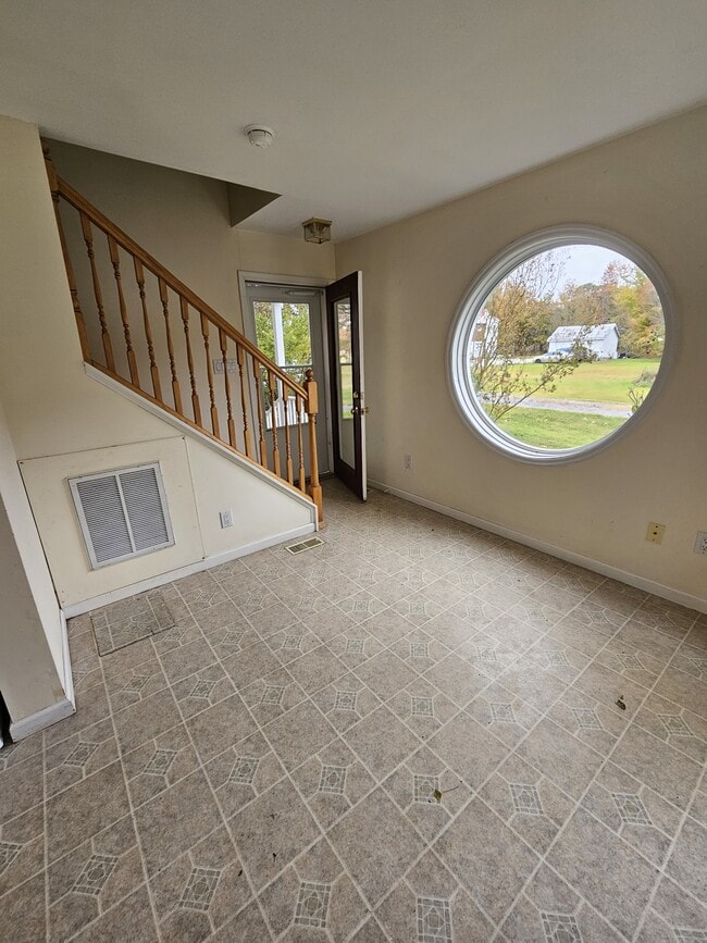 Photo - 6984 Mackenzie St