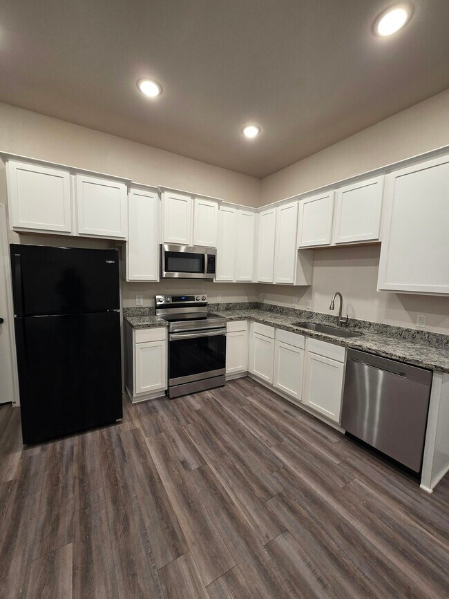 Photo - 11726 White Cedar St