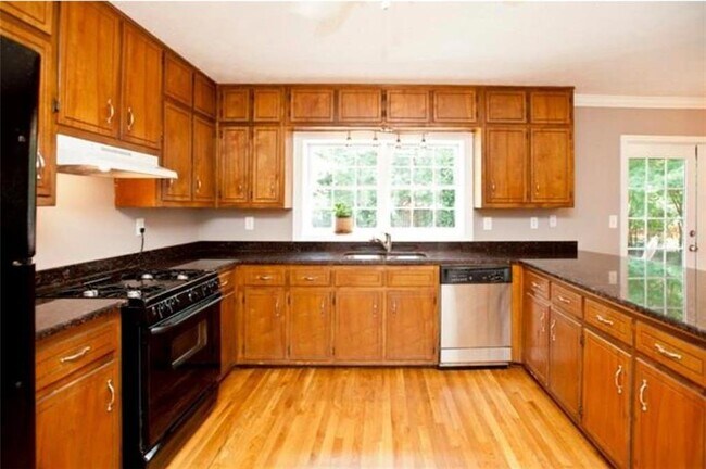 Photo - 727 Scott Cir