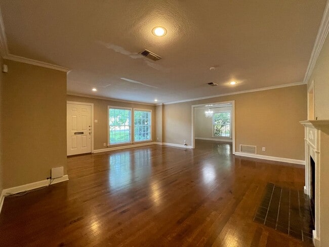 Photo - AVAILABLE NOW--3 BEDROOM 2 BATH HOME IN TCU AREA