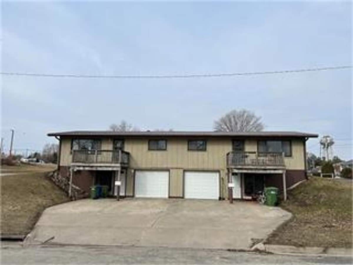 For Rent: Updated 2 Bedroom, 1.5 Bath Town... - For Rent: Updated 2 Bedroom, 1.5 Bath Town... House