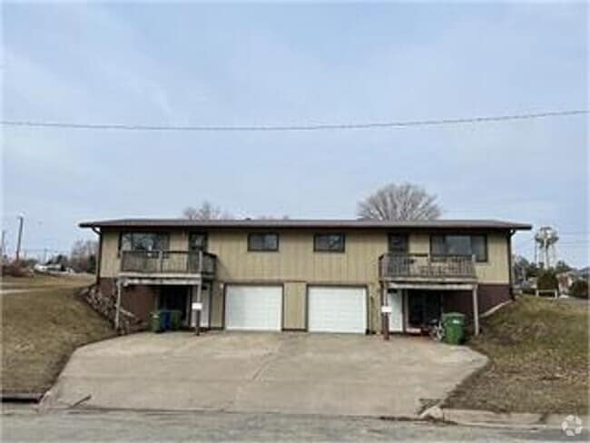 Building Photo - For Rent: Updated 2 Bedroom, 1.5 Bath Town... Rental