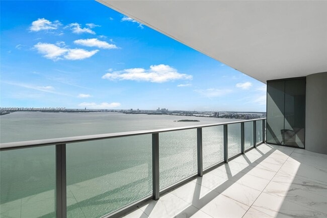 Building Photo - 3131 NE 7th Ave Unit 3505