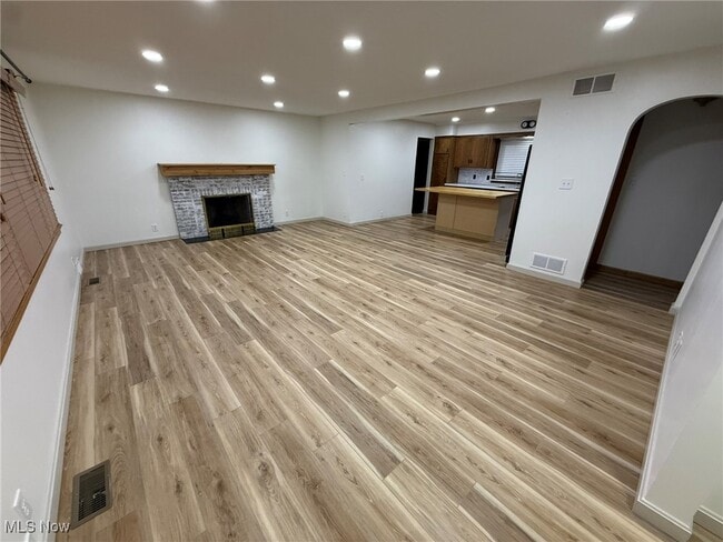 Photo - 230 E 21st St