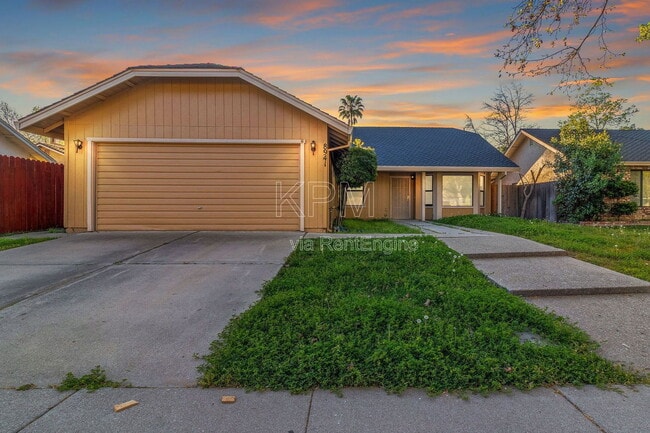 Building Photo - 8941 Blue Fox Way