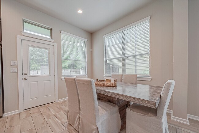 Photo - 228 N Spotted Fern Dr