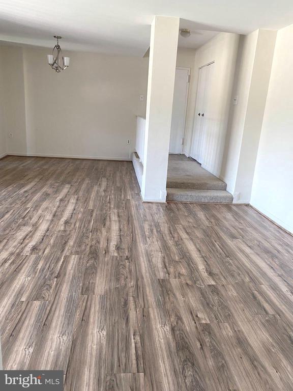 Building Photo - 15702 Dorset Rd Unit 202