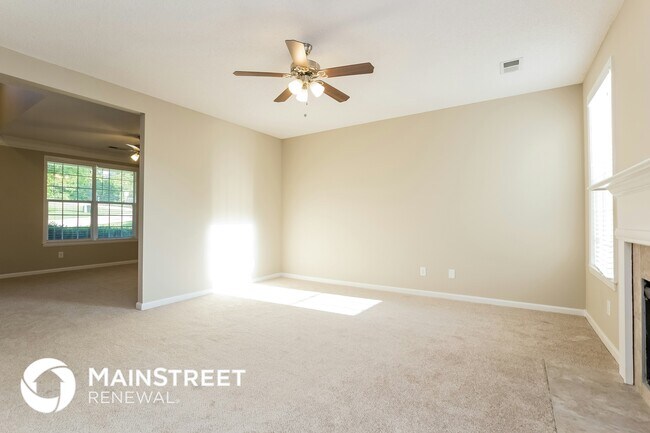 Photo - 4400 Feather Way