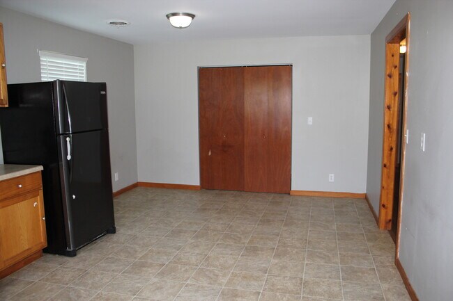 Dining area and laundry closet - 5857 Highway 161