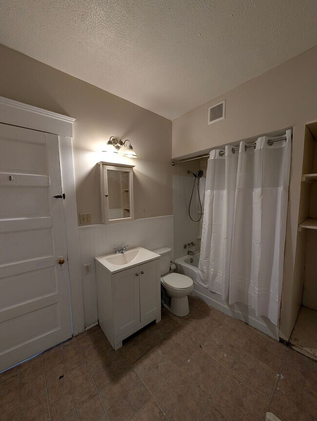 Photo - 3801 Mapledale Ave Unit Down