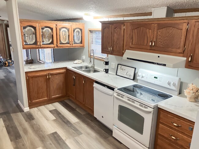 Building Photo - 69 Village Ct