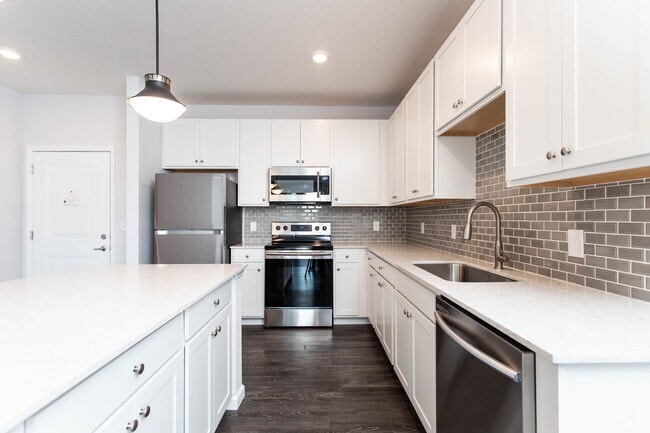 1BR, 1BA - 855 SF - D