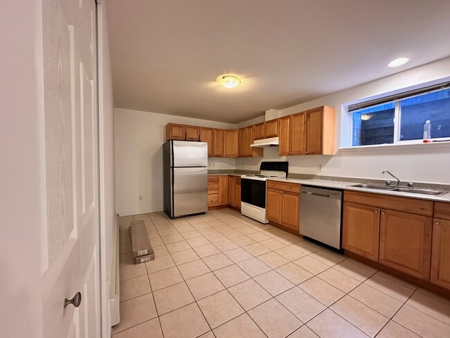 Photo - 1613 Salal Cres