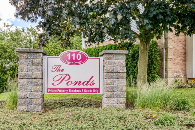 SPACIOUS THREE BEDROOM TOWNHOME IN POND MILLS AREA - SPACIOUS THREE BEDROOM TOWNHOME IN POND MILLS AREA Unit 8