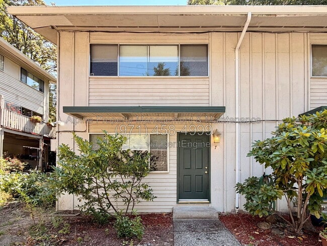 Building Photo - 7030 SW Canyon Crest Dr Unit #7
