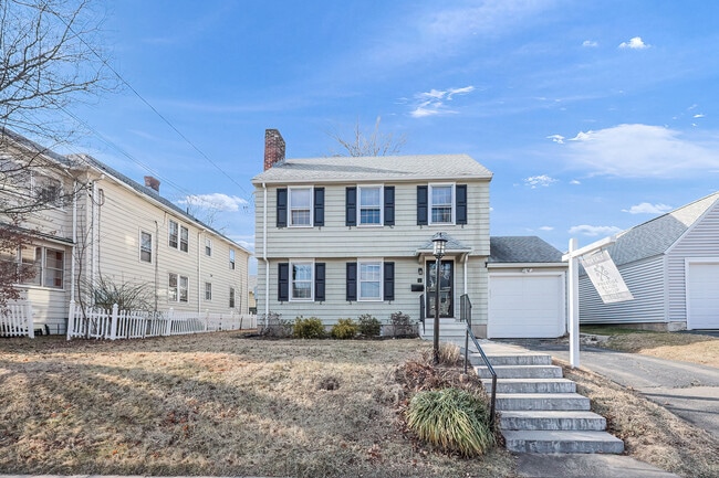 Building Photo - 11 Acadia St