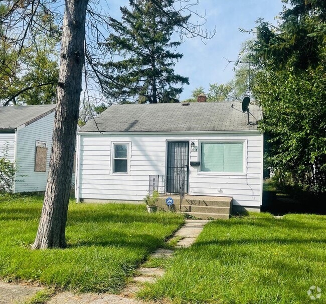 Building Photo - One Level VERY updated Home with (1) Car G...
