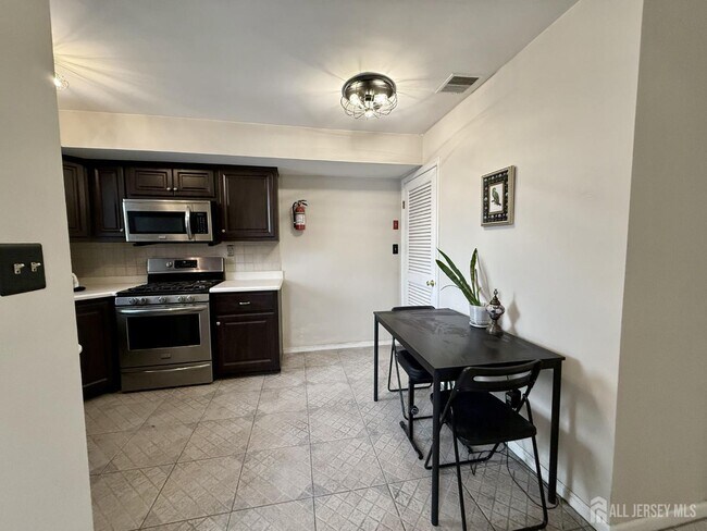 Photo - 17 Florida Grove Rd