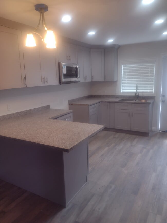 Kitchen - 11010 Ryerson Ave