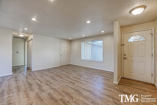 Photo - Tucked away 2 Bed 1 Bath Duplex in Hillsboro