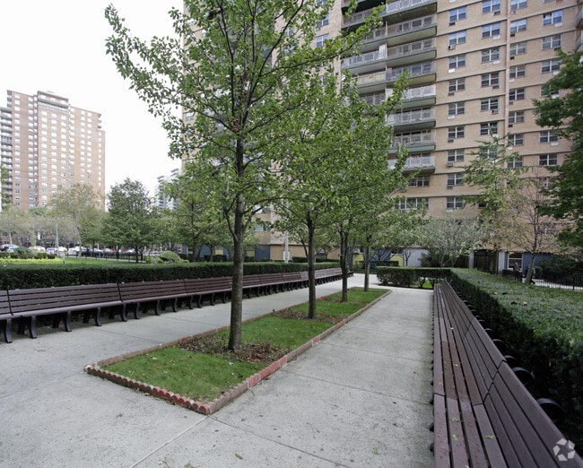 Photo - Trump Village