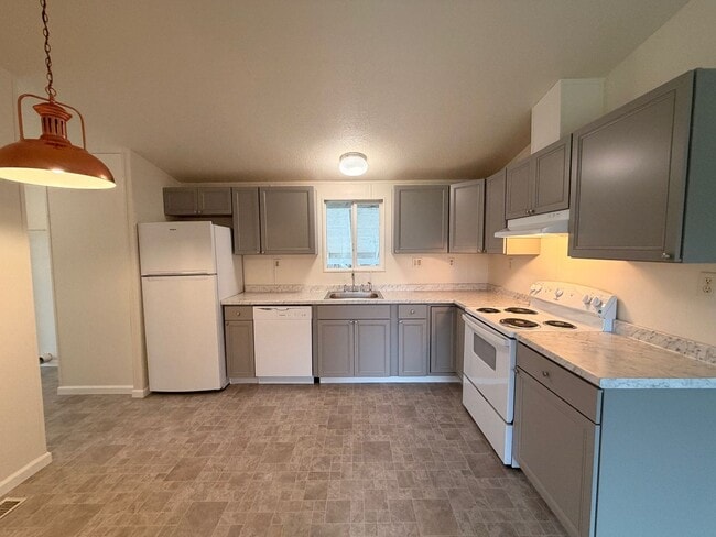 Photo - ~Great Updated 3 Bedroom Home in Green~