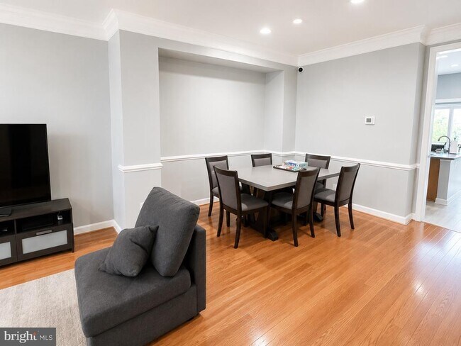 Photo - 506 Fallsgrove Dr