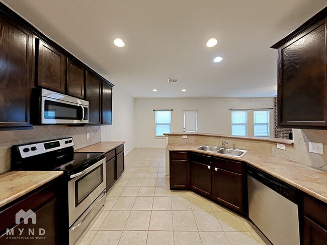 Photo - 440 Stonebrook Dr