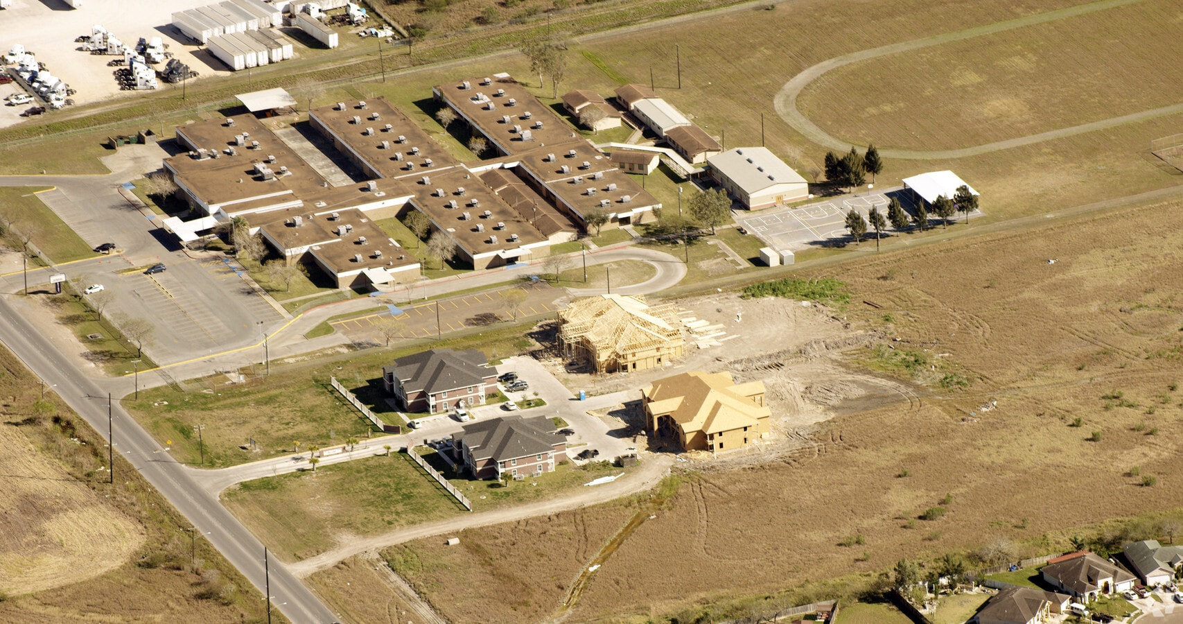 Photo - Red Oak Apartments