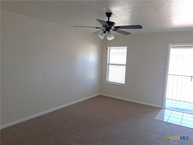 Photo - 1005 Circle M Dr Unidad B