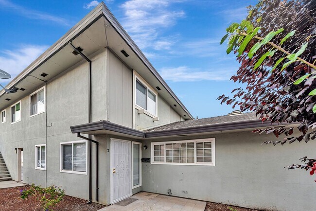 Building Photo - 2 Story Condo in Charry Plaza HOA Unit 2