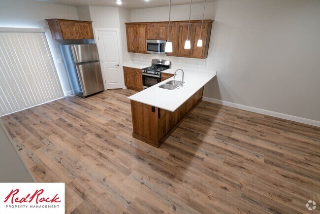 Building Photo - Newer Townhome in Hurricane Heights
