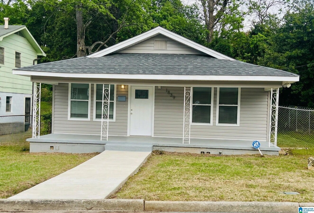 Photo - 1839 1st St S