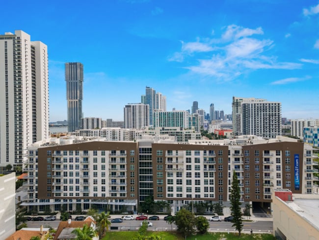 Building Photo - 2703 Biscayne Blvd Unit 3rd floor Rental