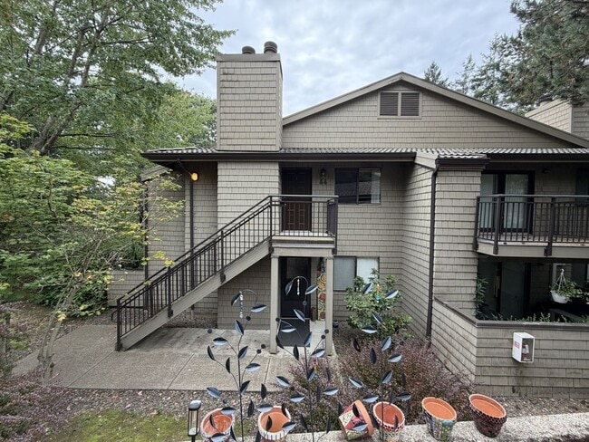 Building Photo - 44 Crestfield Ct