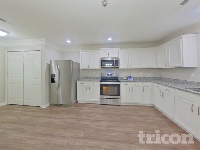 Photo - 9821 Bayview Pkwy