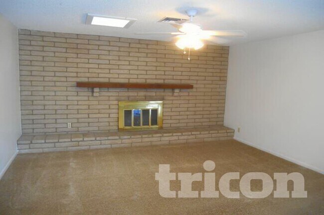 Photo - 823 W Juanita Cir