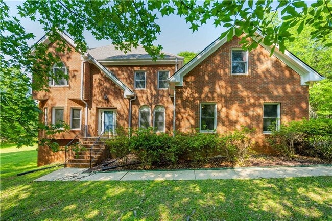 Building Photo - 219 Deerhill Dr